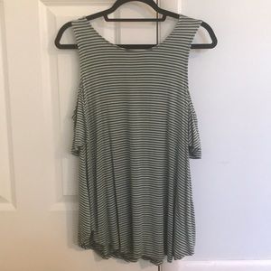 Heart & Hips Women’s Flowy Cold-shoulder Top